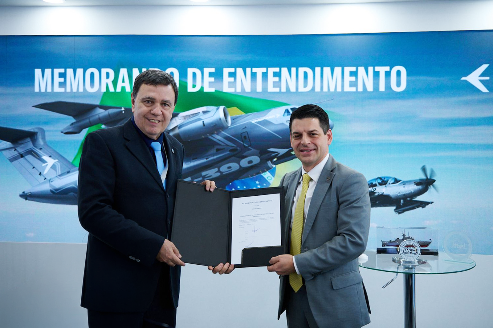 Assinatura Embraer e ALADA